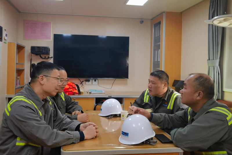 公司党委委员、纪委书记、监事会主席蔡国栋赴港服公司开展节前清静检查事情