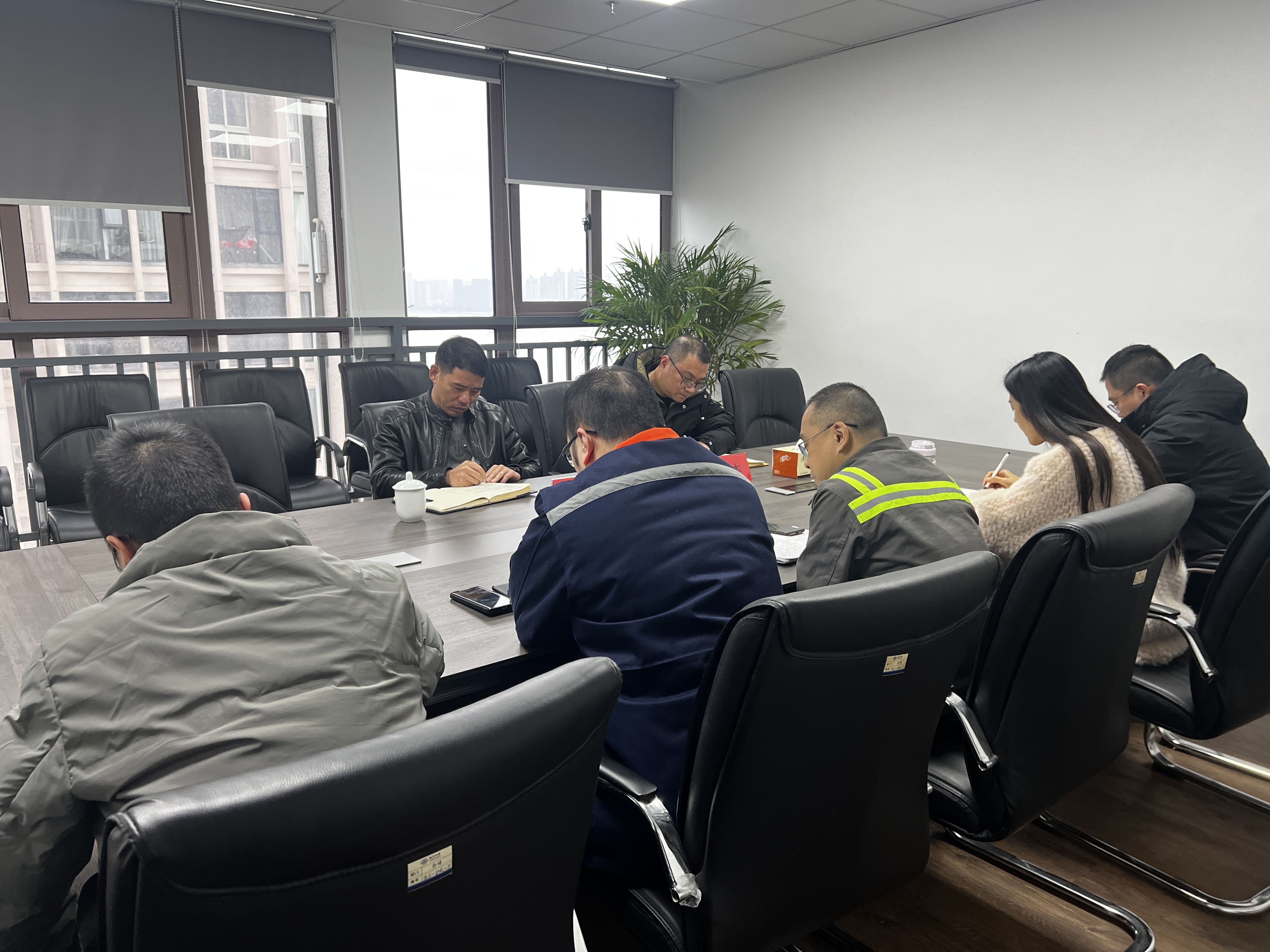 Z6尊龙凯时集团党委委员、副总司理董理带队调研外理公司